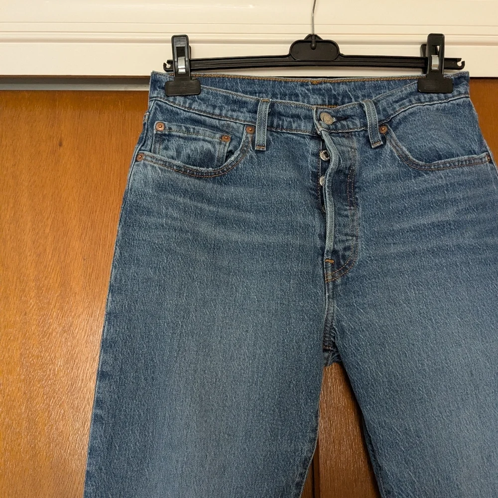Women's Levis 501 jeans blue high waisted straight leg - Picture 4 of 11